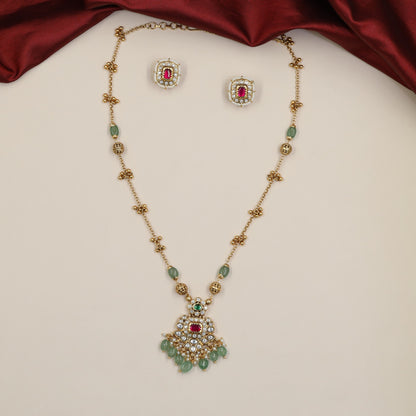 Heritage Jadau Chain Featuring a Detailed Centre Pendant and Delicate Linkwork