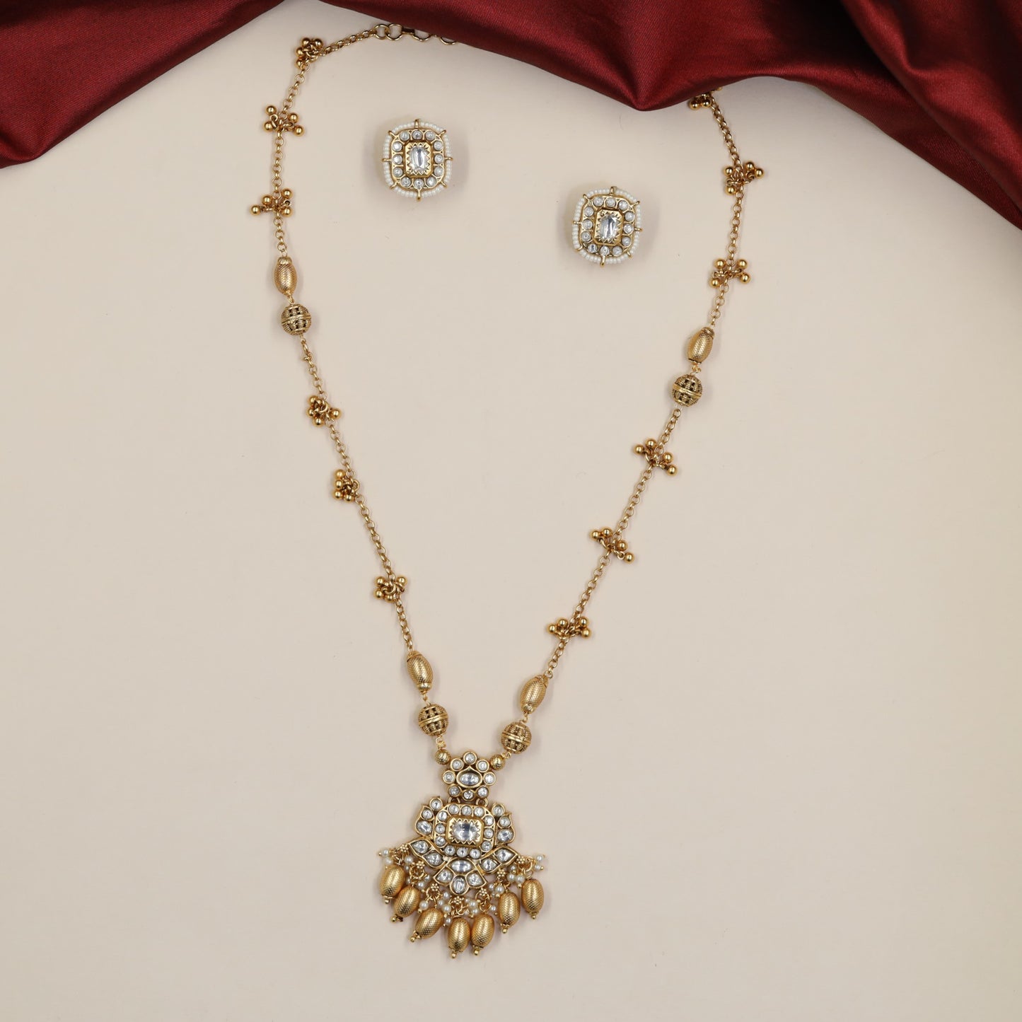 Heritage Jadau Chain Featuring a Detailed Centre Pendant and Delicate Linkwork