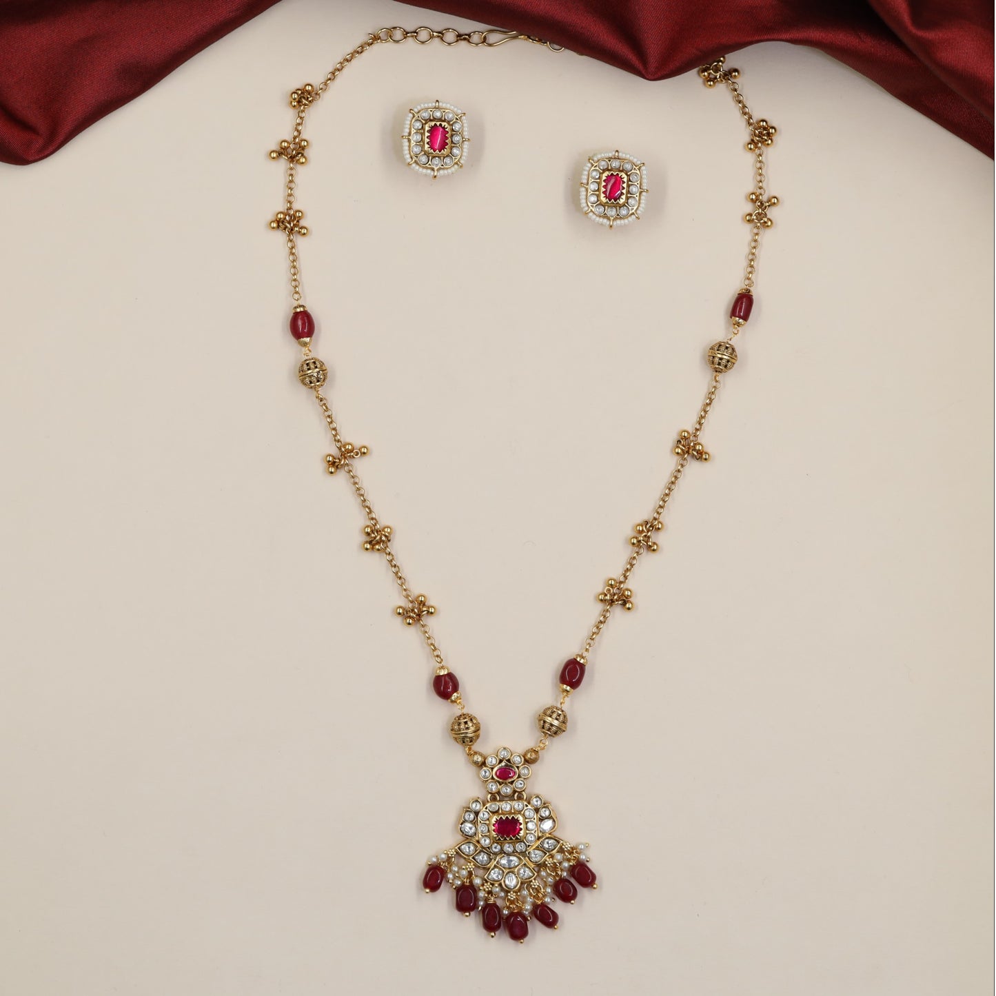 Heritage Jadau Chain Featuring a Detailed Centre Pendant and Delicate Linkwork