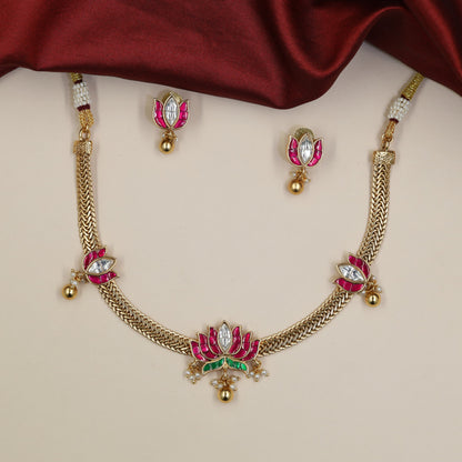 Elegant Jadau Necklace Featuring Repeated Lotus Petal Motifs