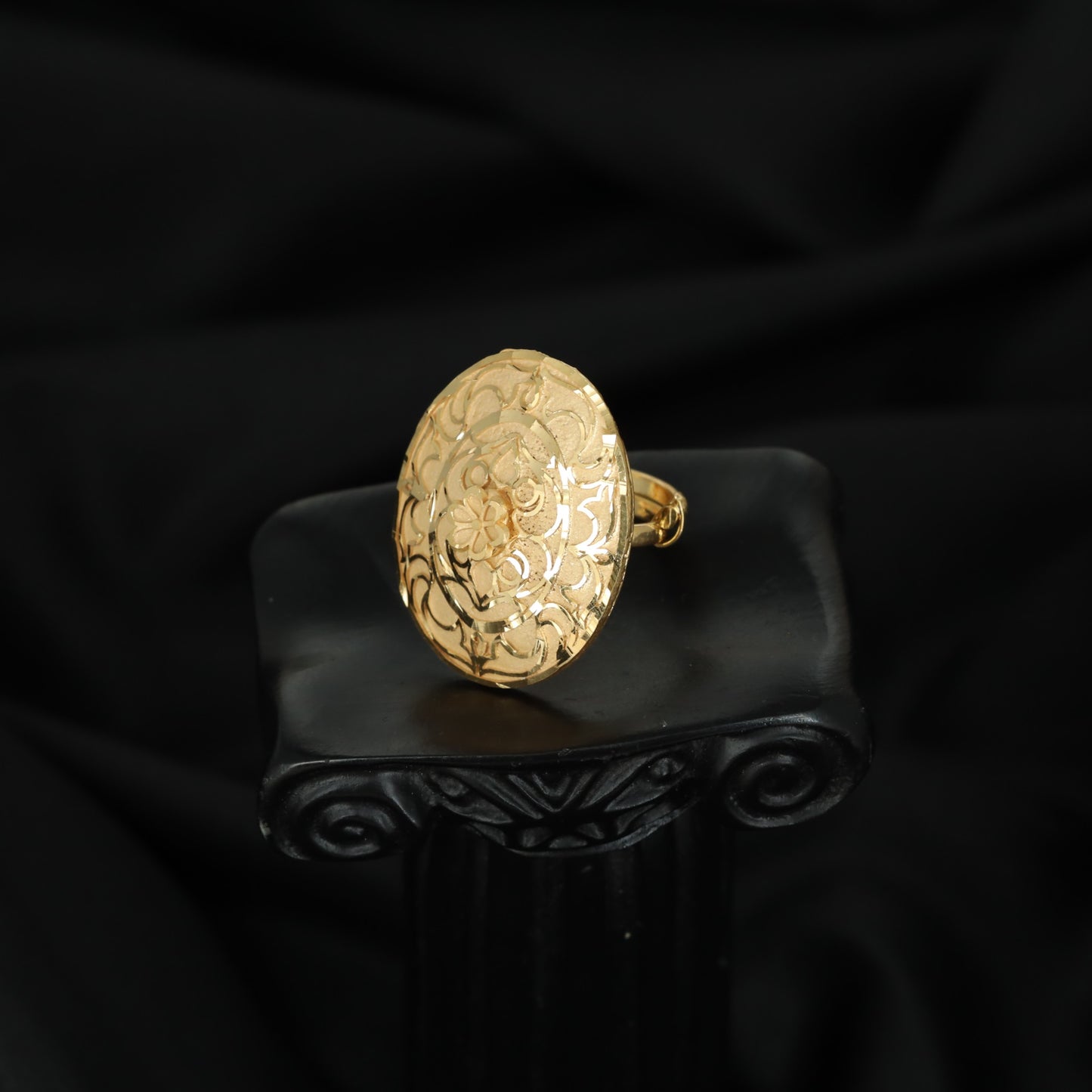 Forming Finger Ring Featuring a Dense Botanical Scroll Pattern