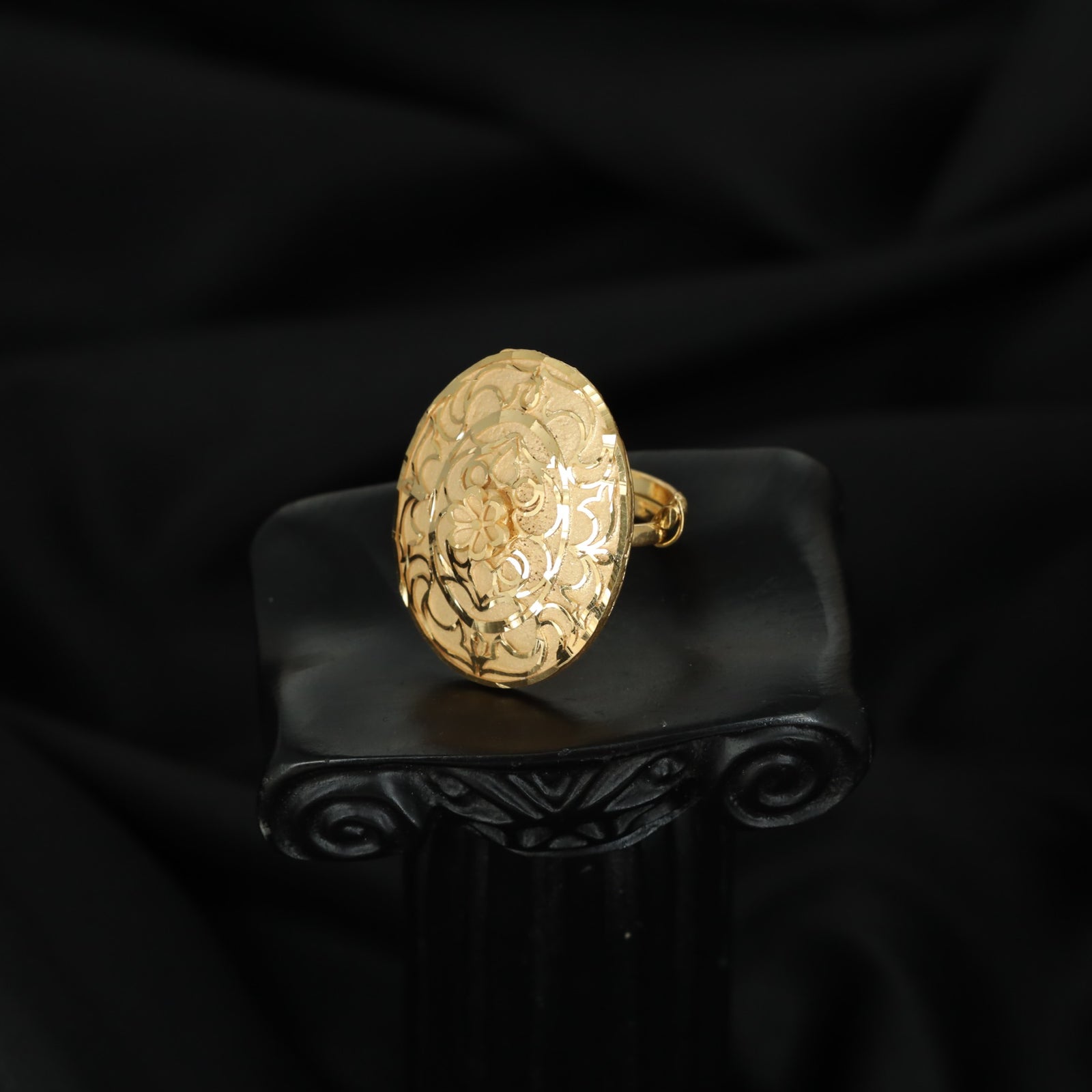 Forming Finger Ring Featuring a Dense Botanical Scroll Pattern