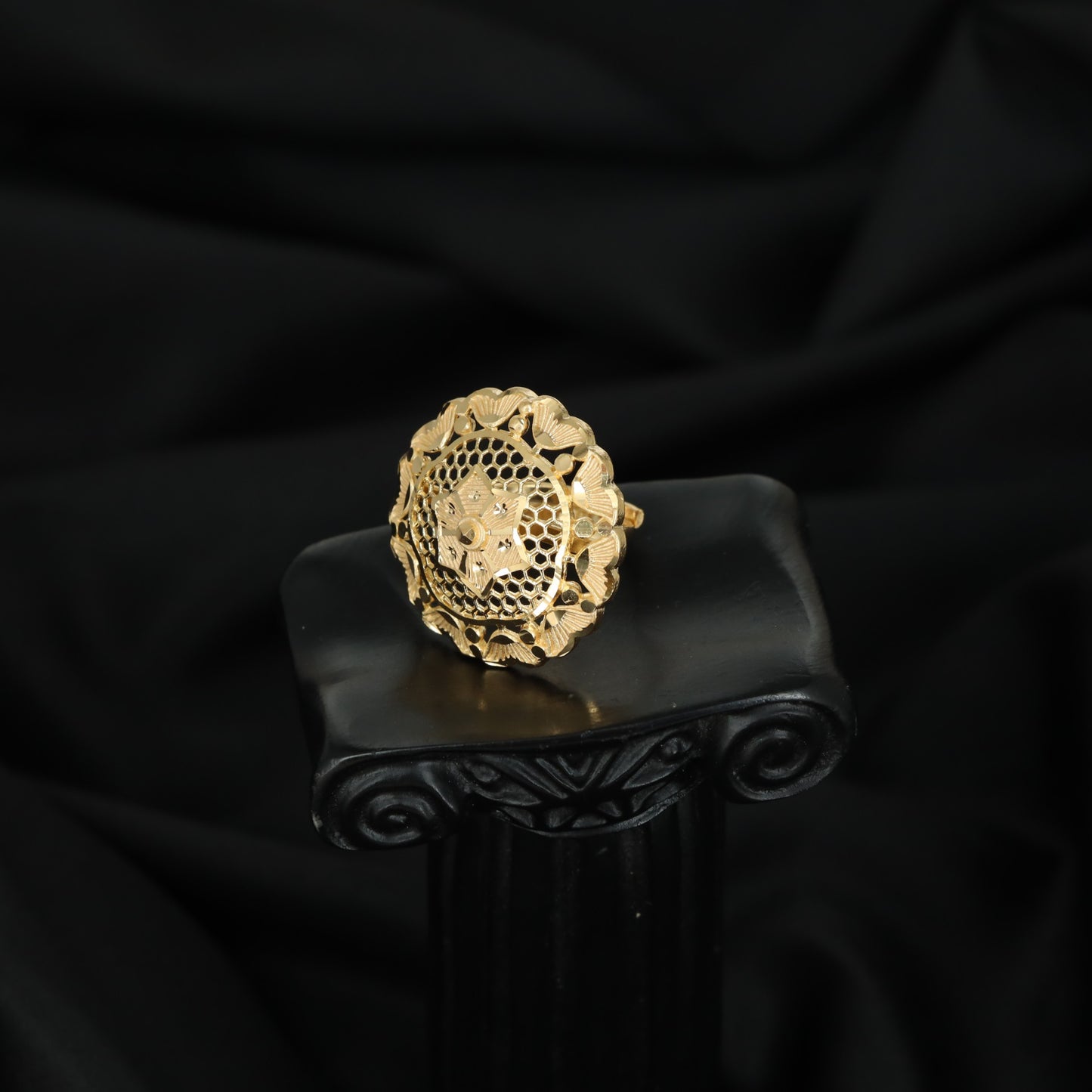 Ornamental floral finger ring with a scalloped petal frame