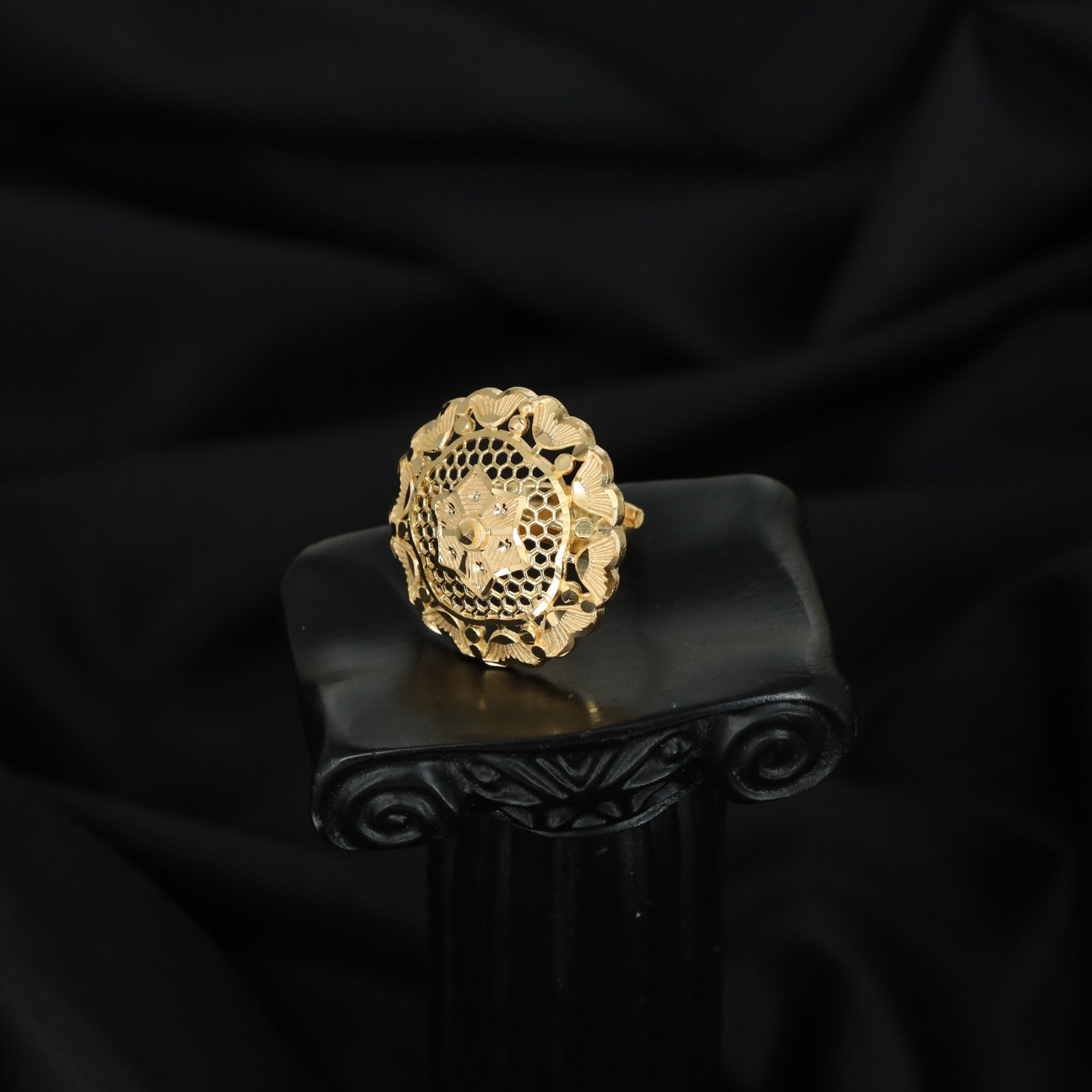 Ornamental floral finger ring with a scalloped petal frame