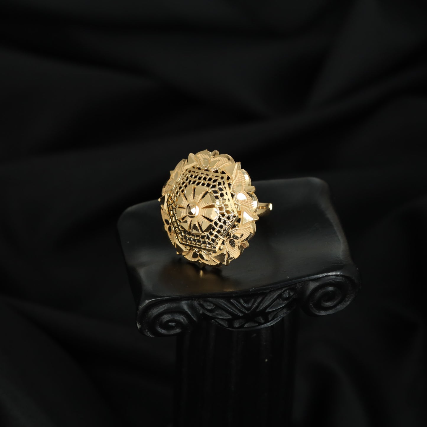 Forming Finger Ring with Openwork Lattice and Broad Floral Border