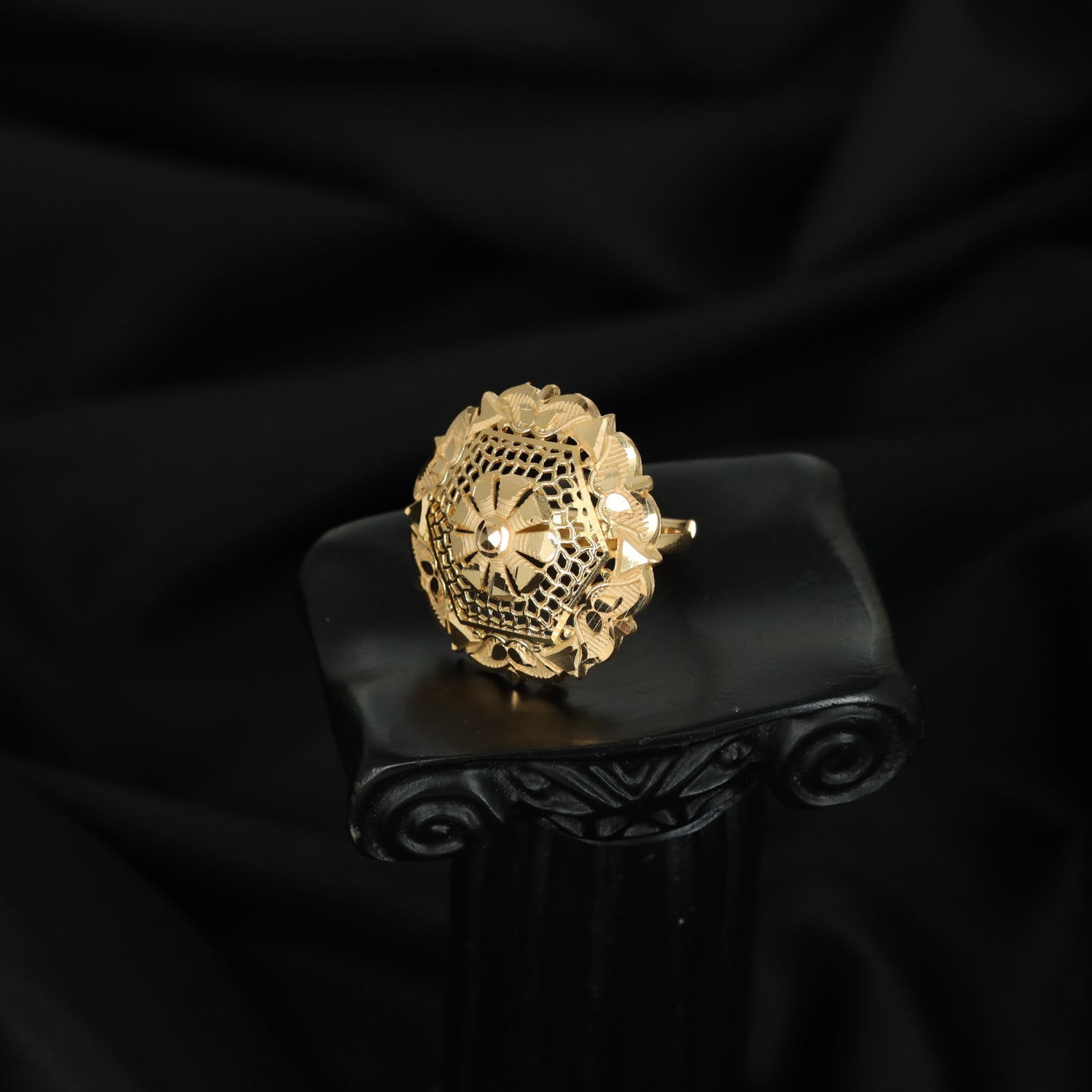 Forming Finger Ring with Openwork Lattice and Broad Floral Border