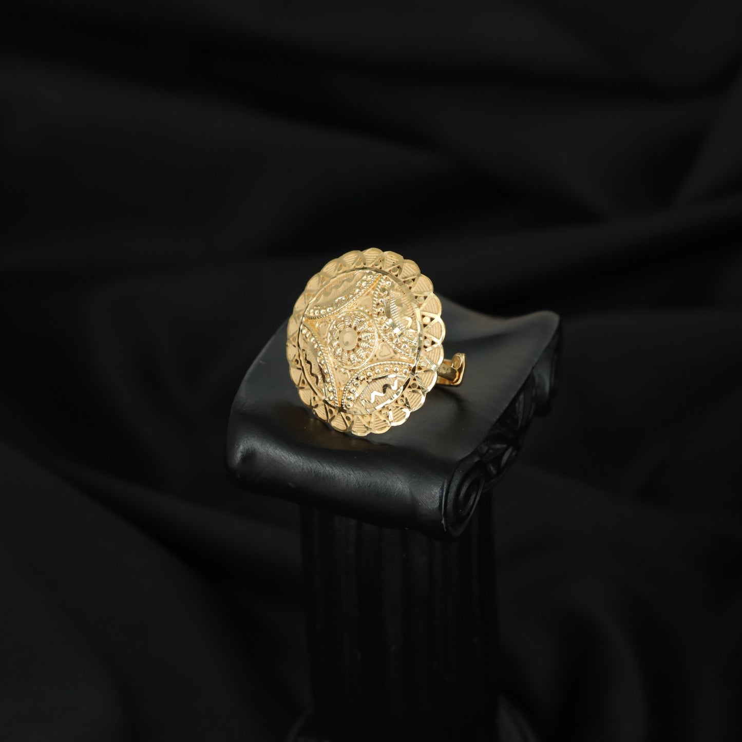 Forming Finger Ring Featuring Curved Filigree Panels and Petal Edging