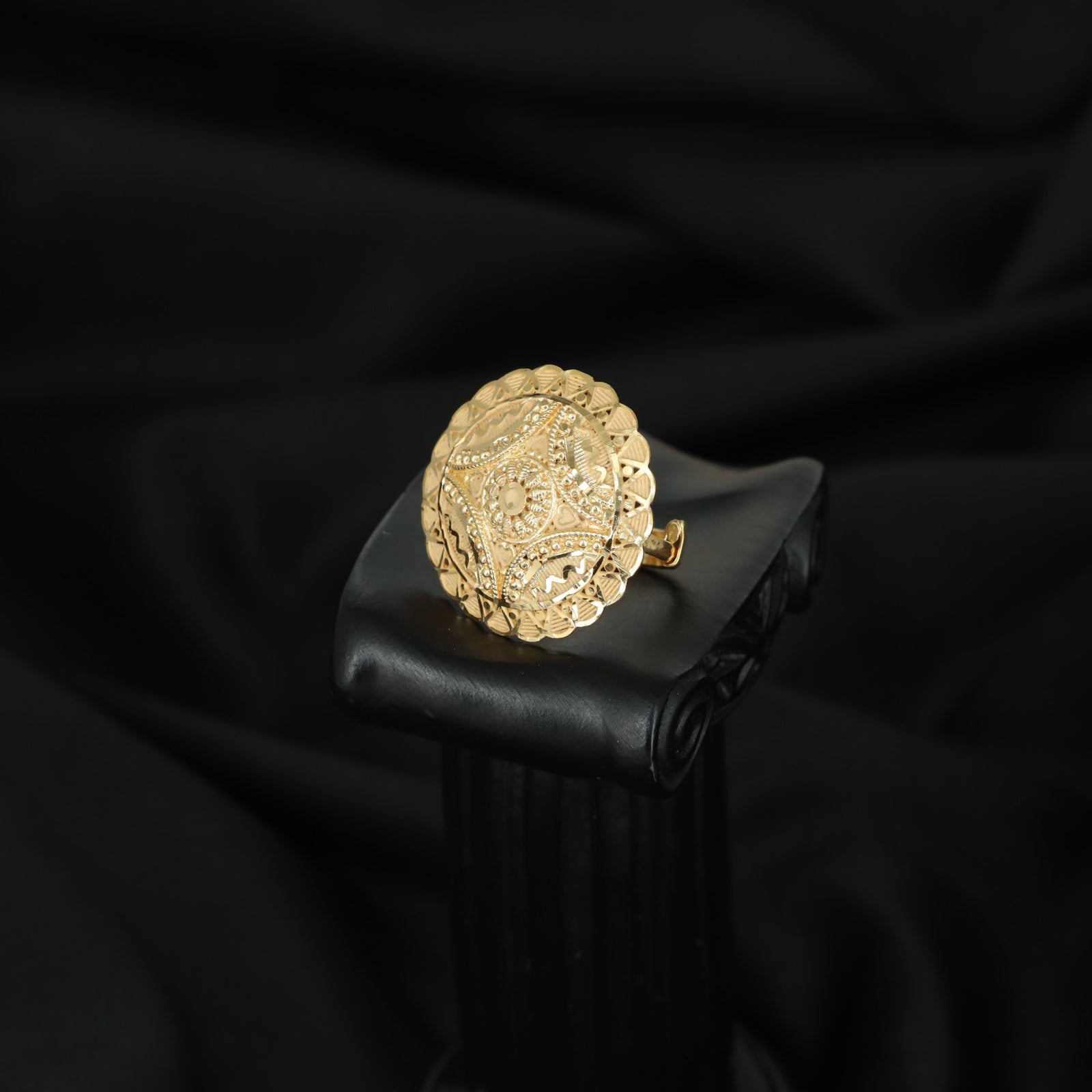 Forming Finger Ring Featuring Curved Filigree Panels and Petal Edging