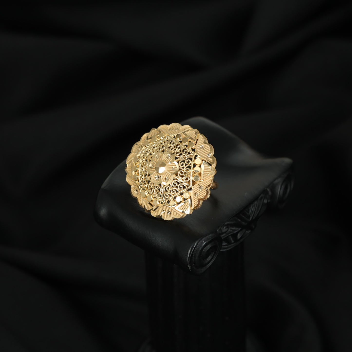 Heritage Forming Finger Ring with Sculpted Petal Edging