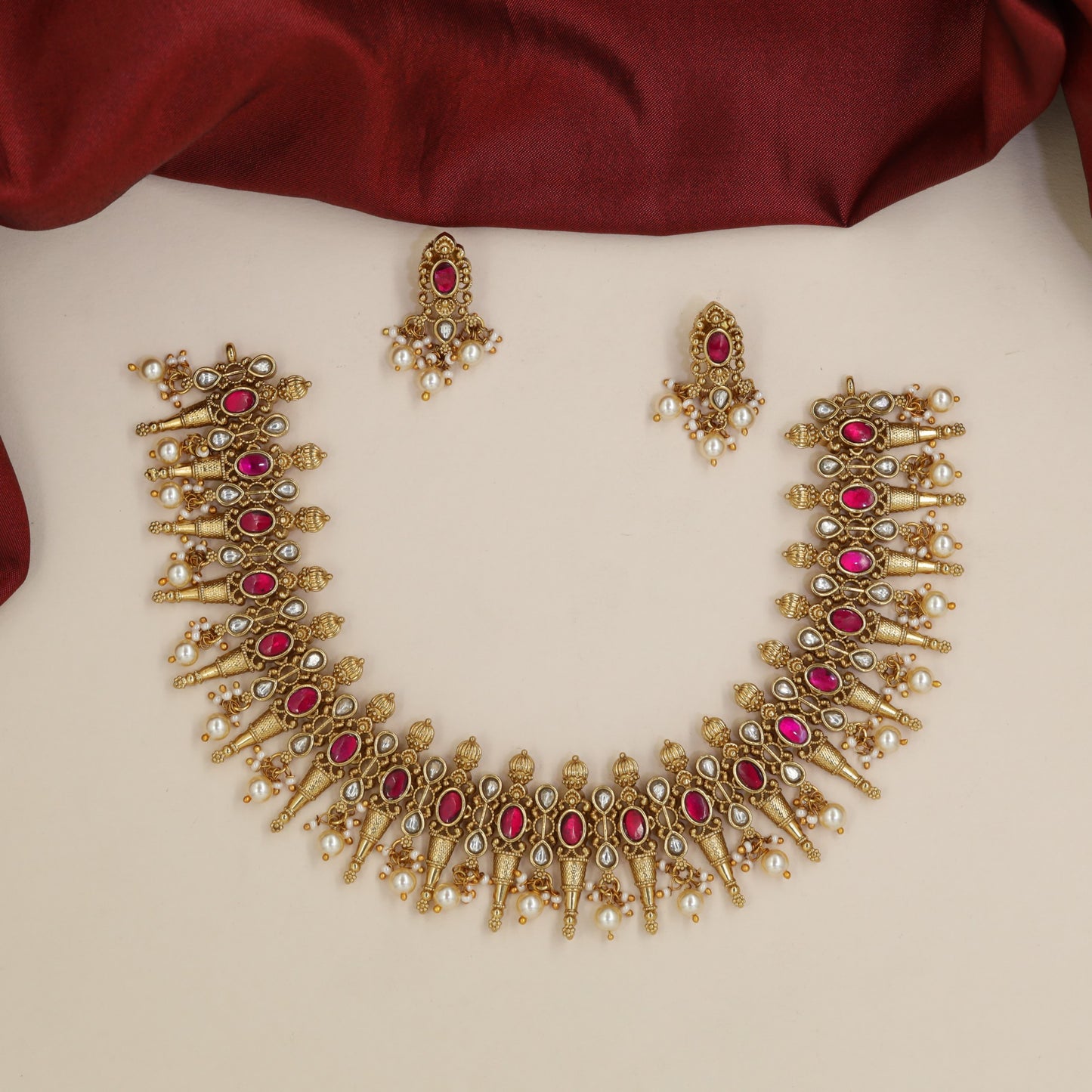 Jadau Necklace with Repeating Oval Link and Leaf Detailing