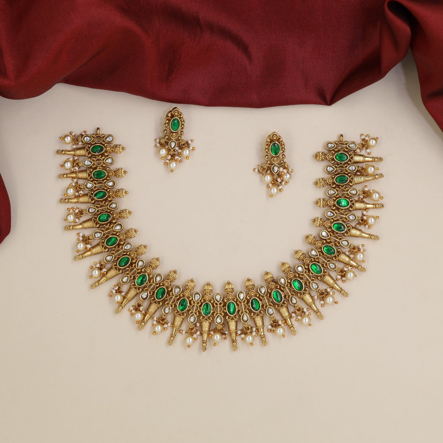 Jadau Necklace with Repeating Oval Link and Leaf Detailing