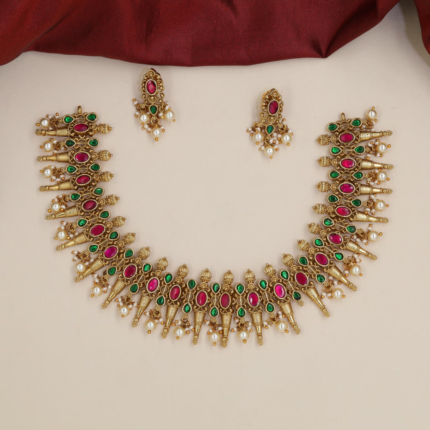Jadau Necklace with Repeating Oval Link and Leaf Detailing