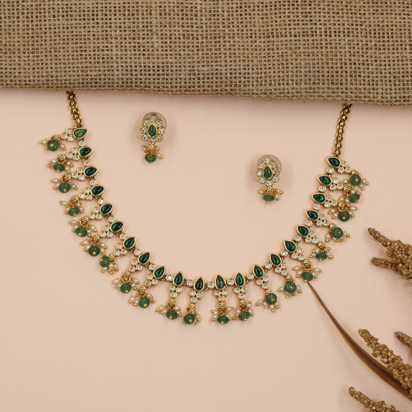 Vintage-Inspired Antique Necklace with Leaf-Shaped Links and Delicate Drop Detailing
