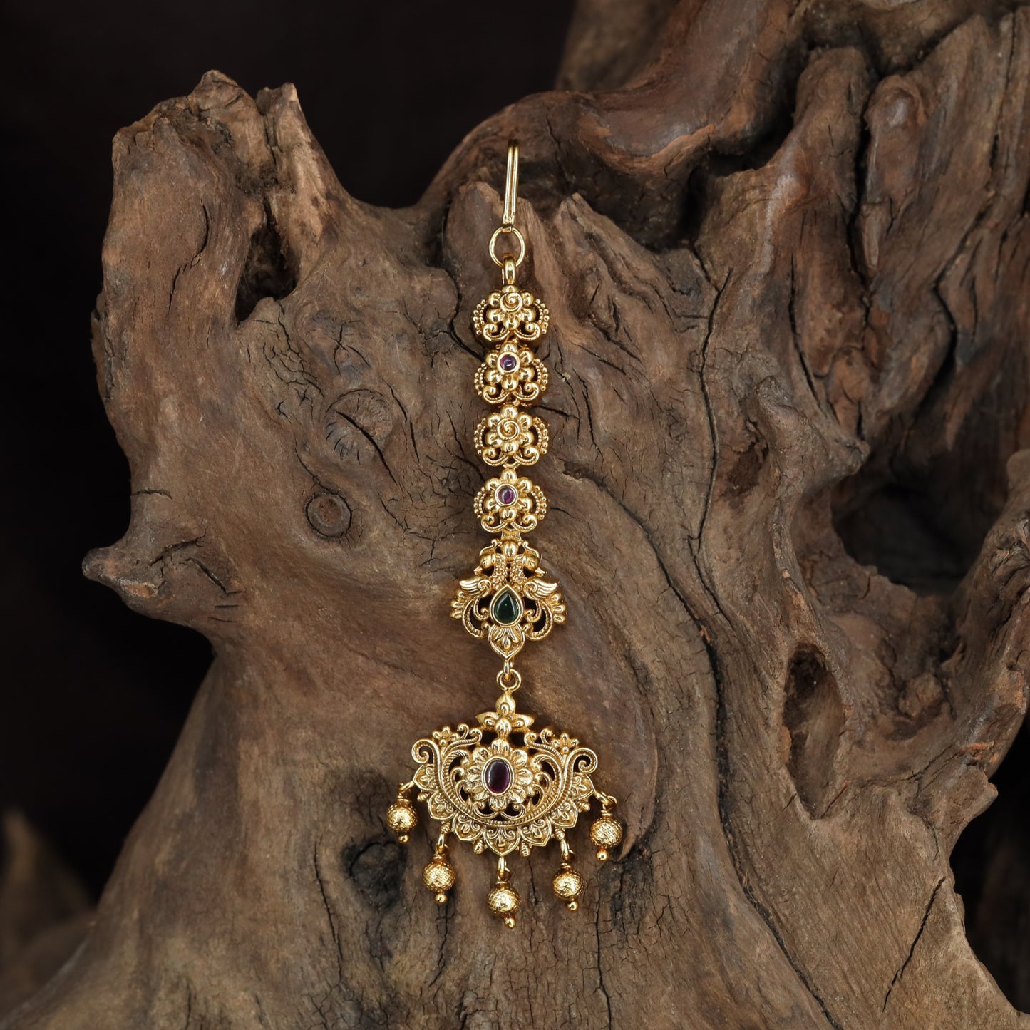 Classical Tikka With Ornamental Floral Links And Decorative Pendant