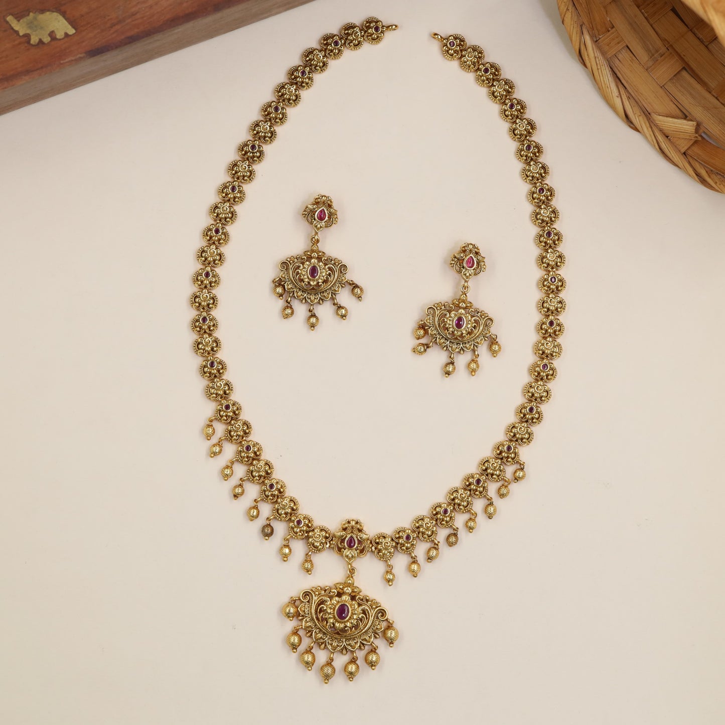 Heritage Inspired Long Haara With Curved Floral Link Construction