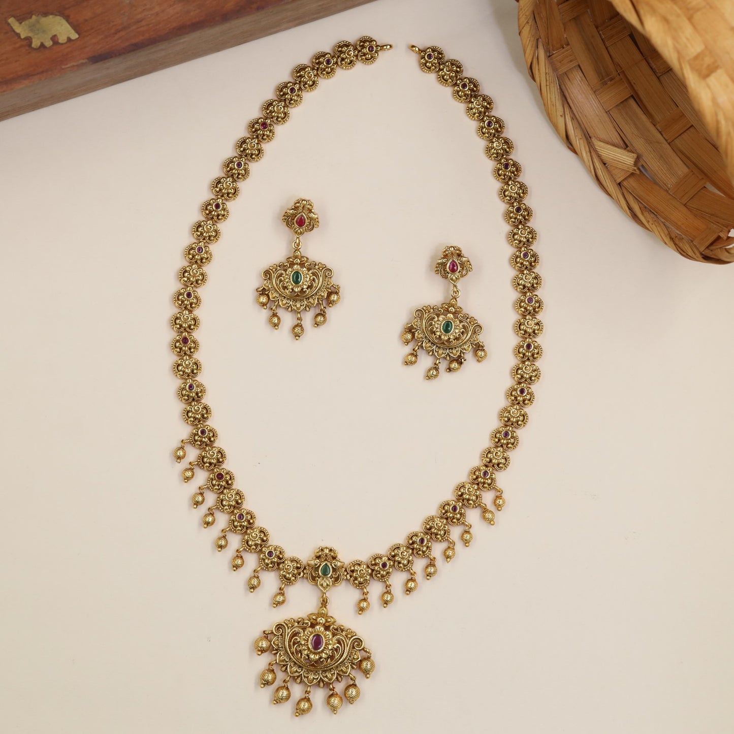 Heritage Inspired Long Haara With Curved Floral Link Construction