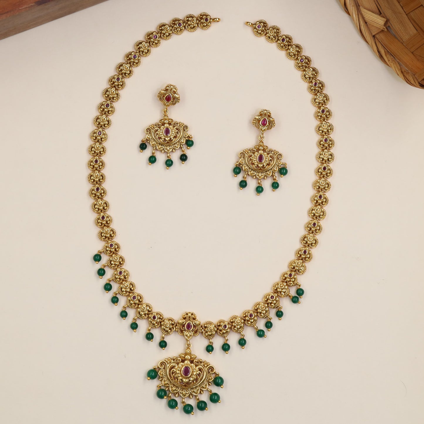 Heritage Inspired Long Haara With Curved Floral Link Construction