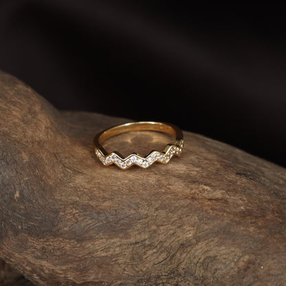 Classic Gold Polish Finger Ring With Geometric Front Work