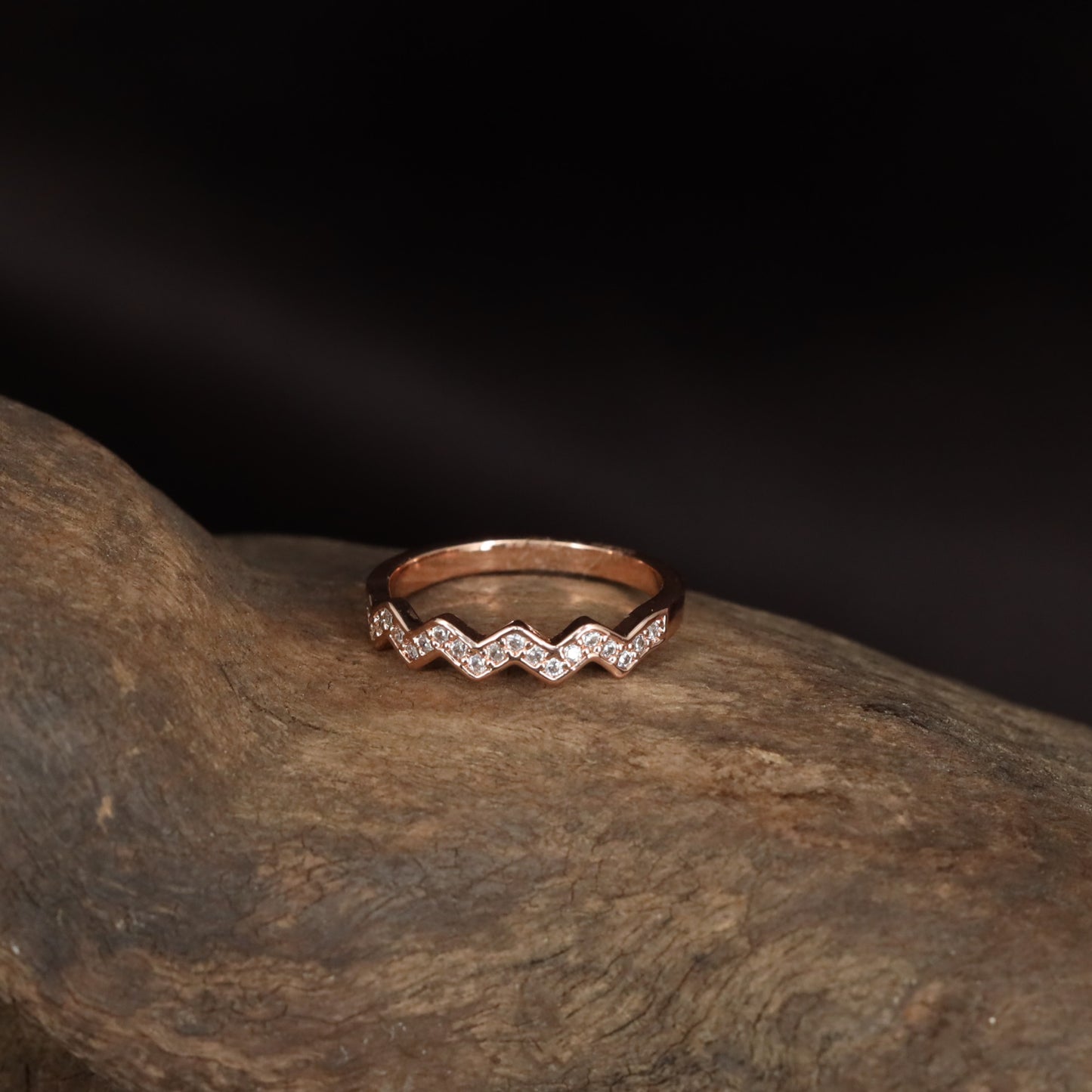 Classic Gold Polish Finger Ring With Geometric Front Work
