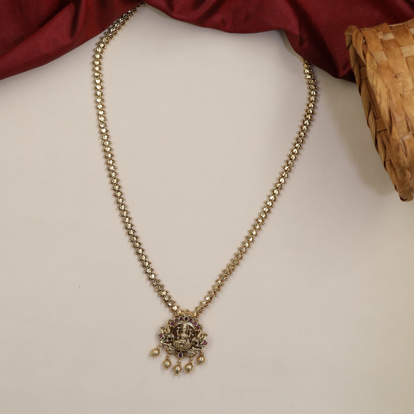 Lakshmi Chain With Sculpted Pendant And Multiple Dangling Drops