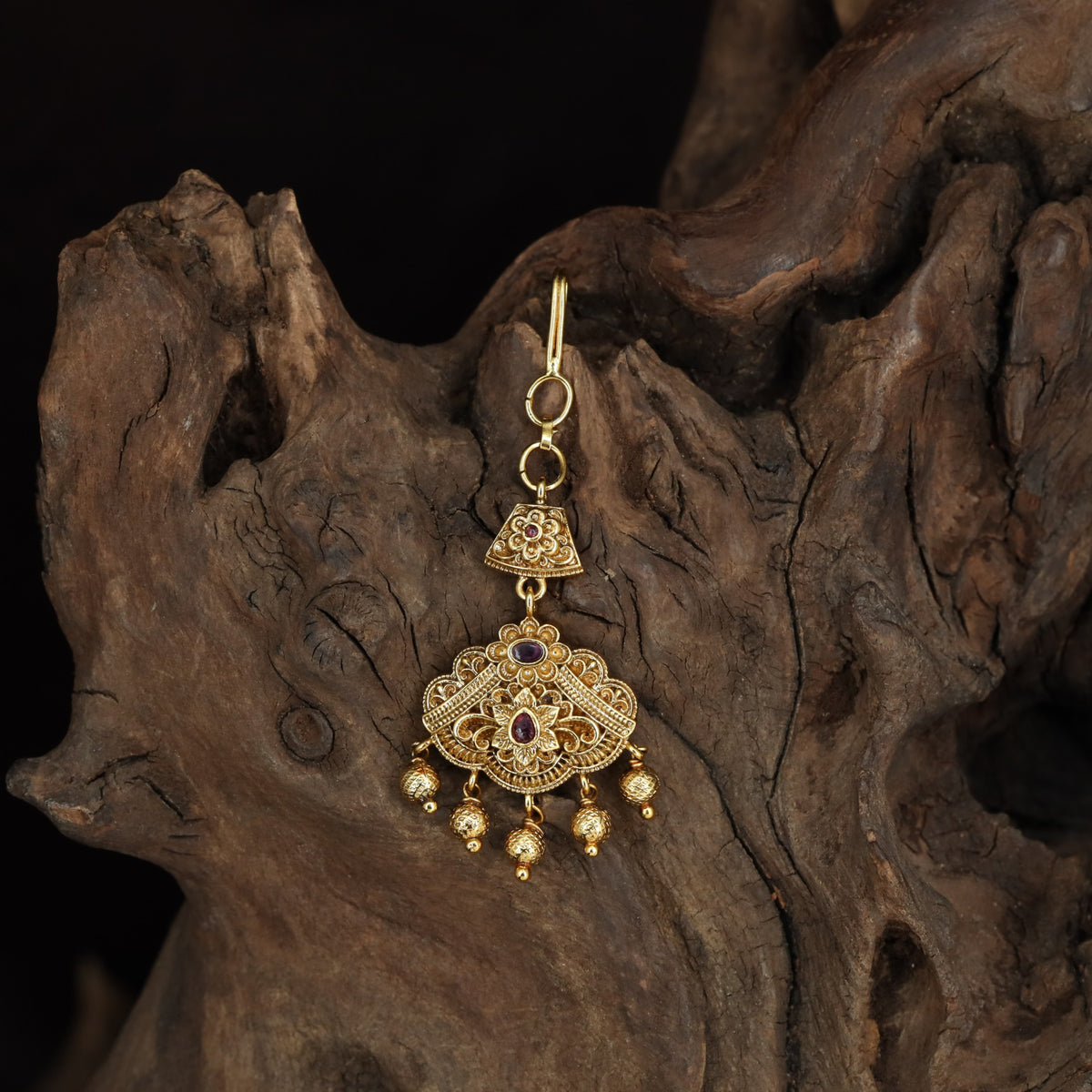 Antique Tikka With Teardrop Centre & Floral Filigree