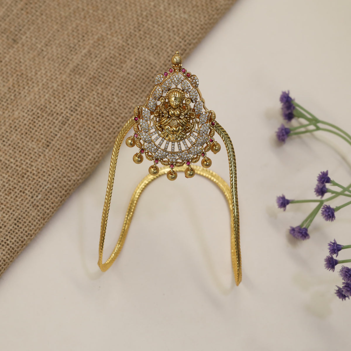 Antique Vanki with Sculpted Centre & Bead Drops