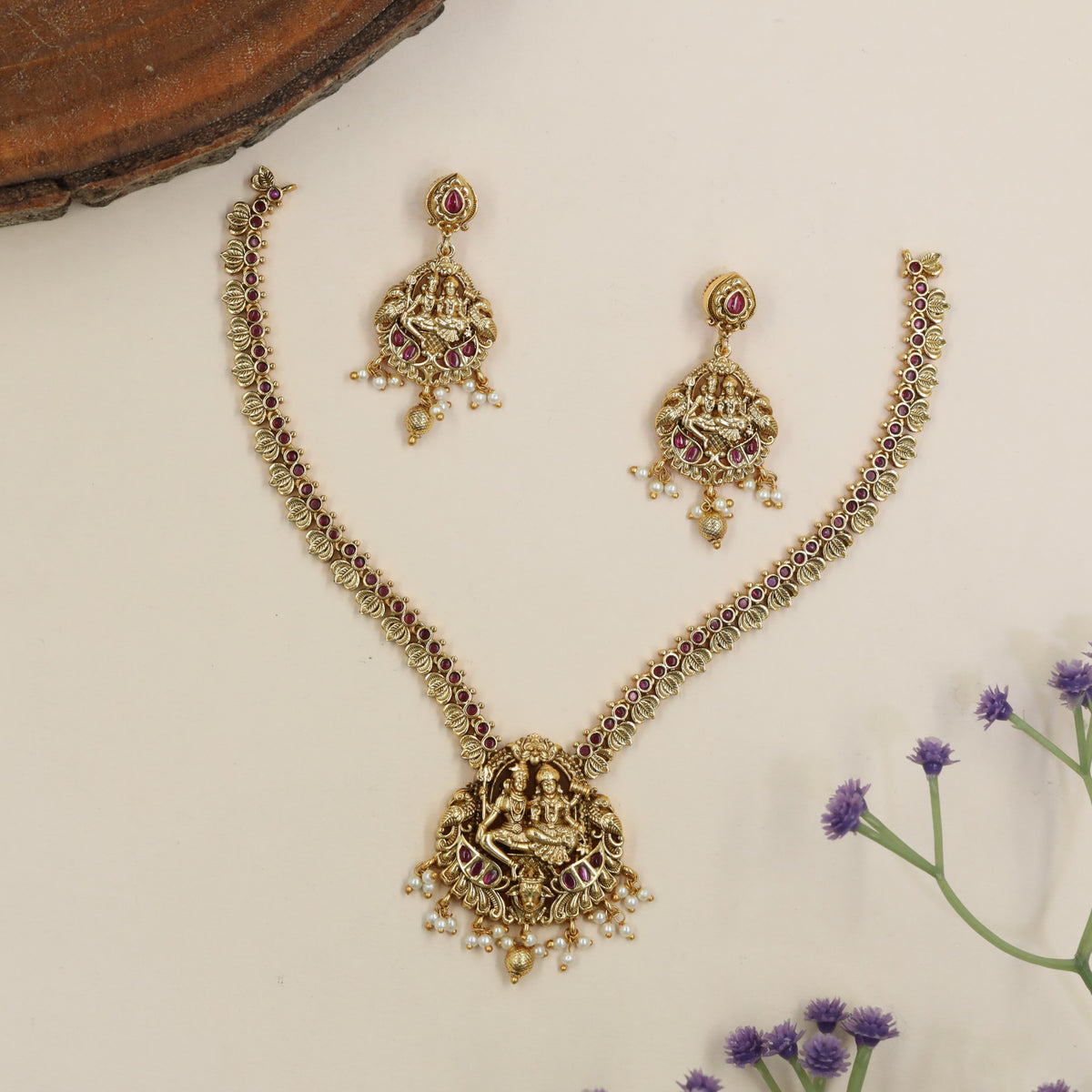 Grand Shiva Parvathi Necklace With Ornate Centrepiece And Refined Traditional Detailing