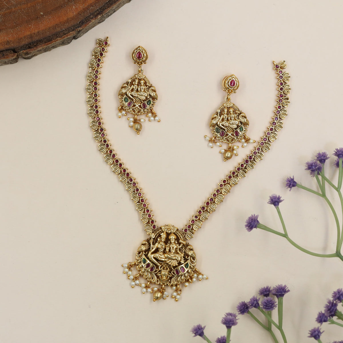 Grand Shiva Parvathi Necklace With Ornate Centrepiece And Refined Traditional Detailing