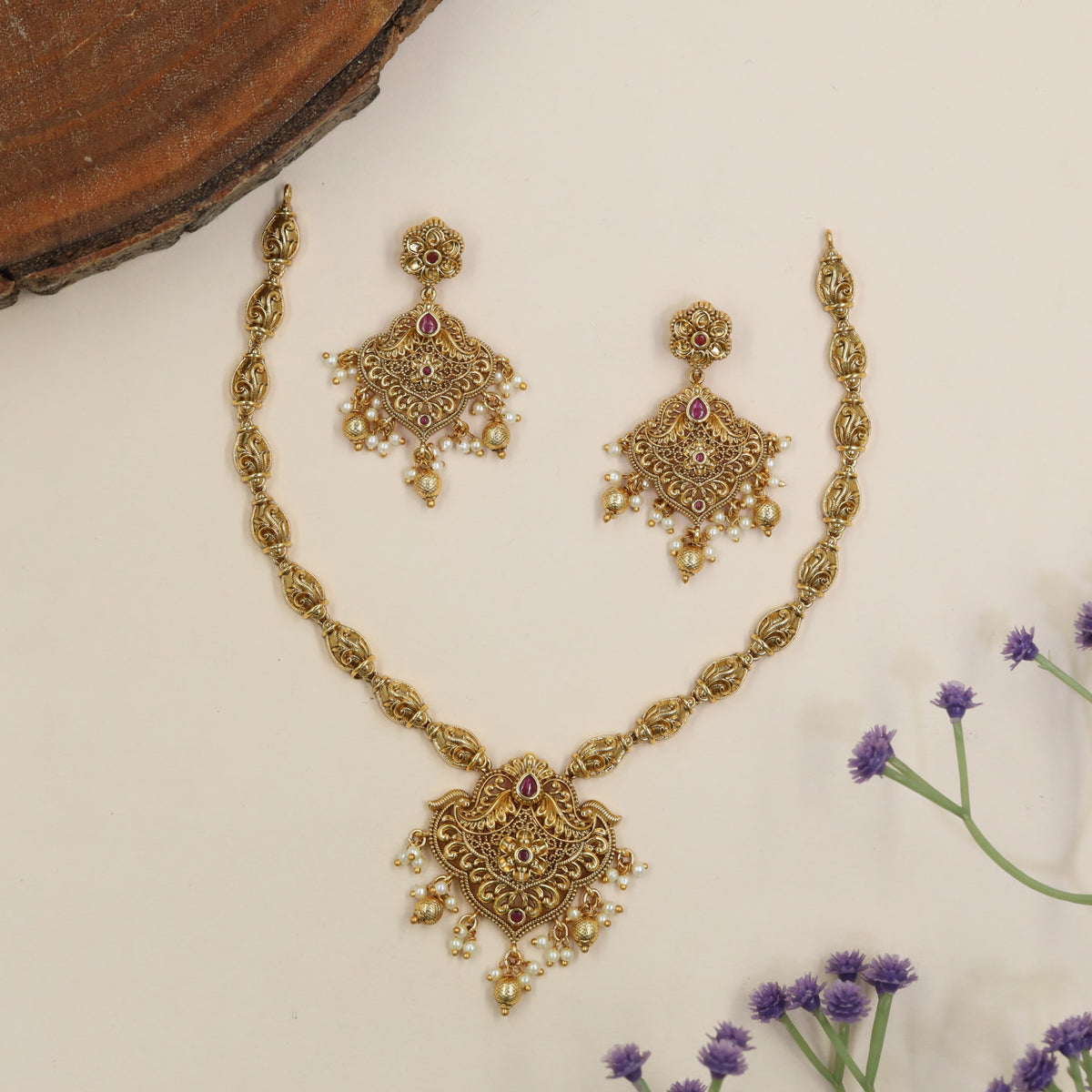 Premium Antique Necklace With Elaborate Paisley Linkwork And Hanging Pendant Accents