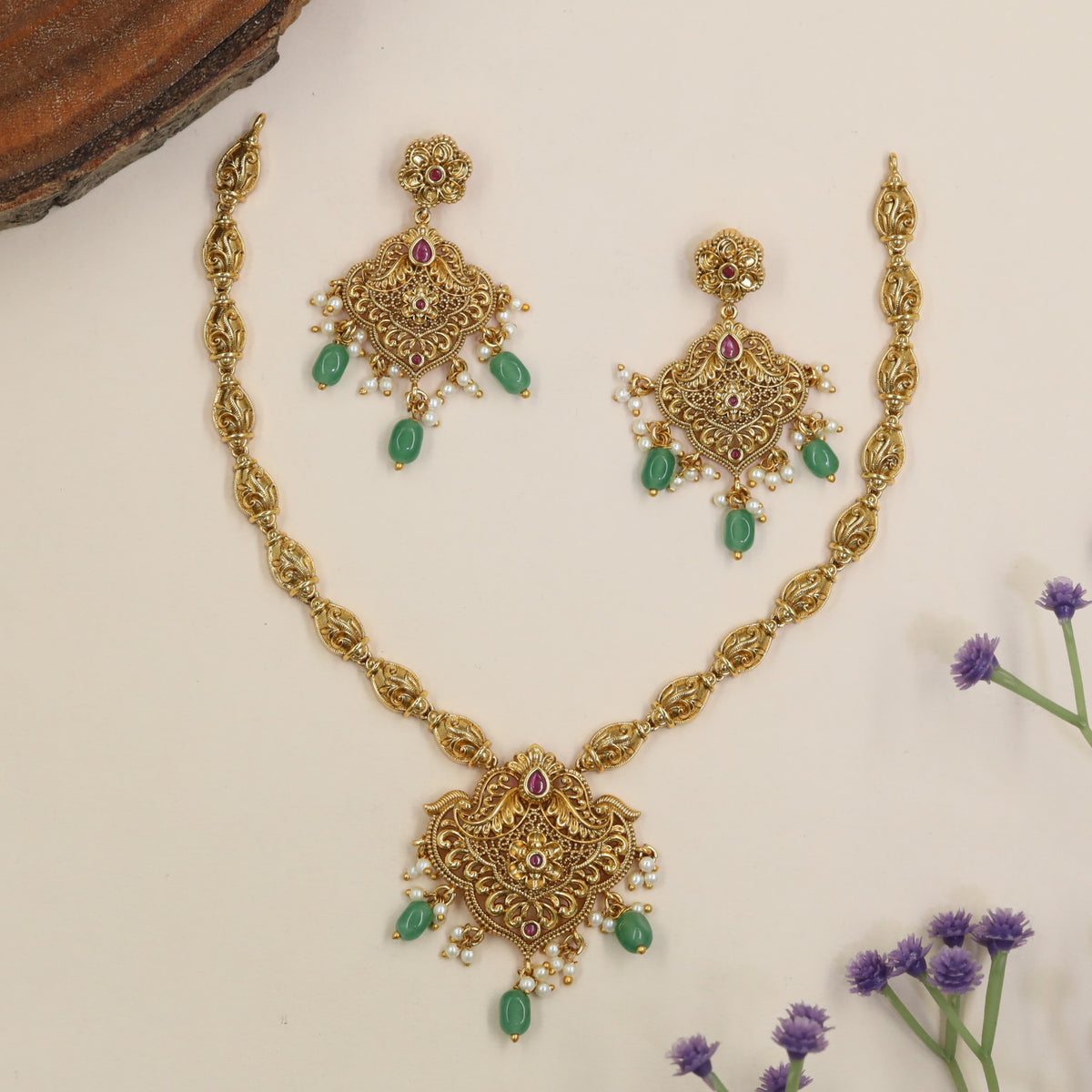 Premium Antique Necklace With Elaborate Paisley Linkwork And Hanging Pendant Accents