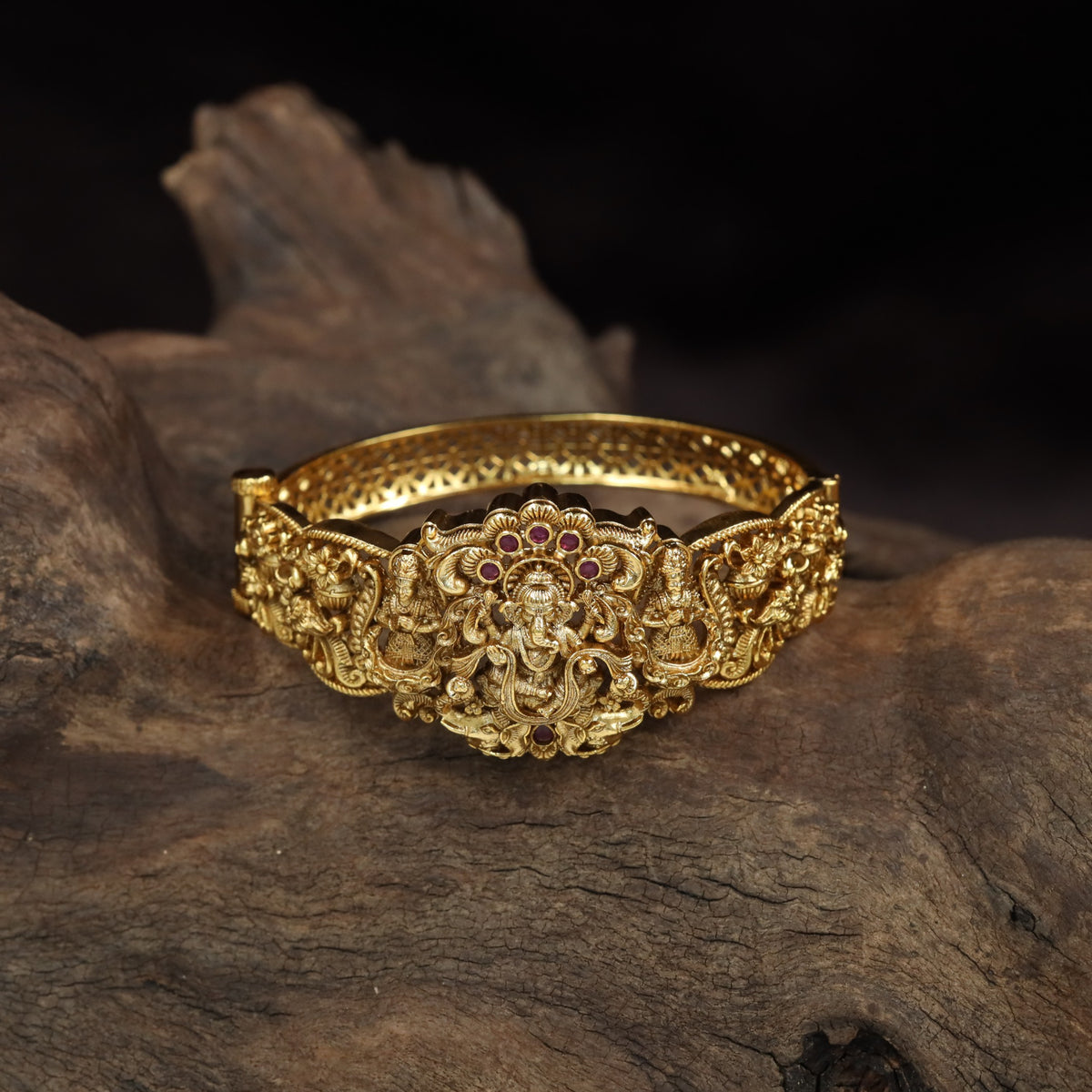 Premium Antique Kada Featuring Ganesha Centrepiece
