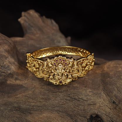 Premium Antique Kada Featuring Ganesha Centrepiece