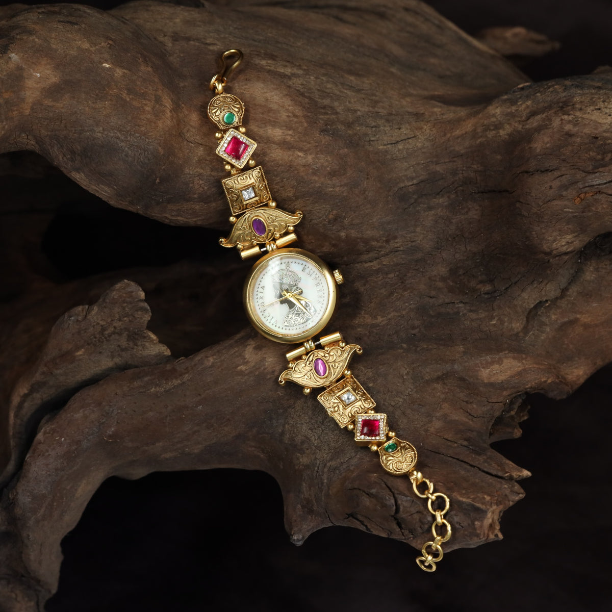 Kundan Round Dial Watch with Geometric Links