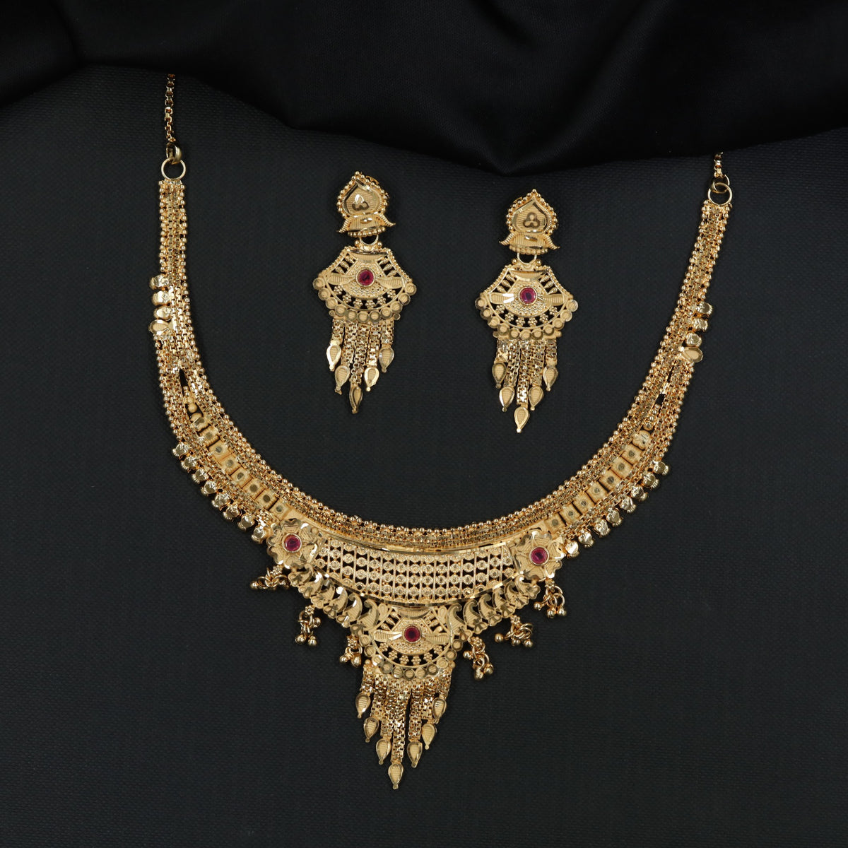 Royal Gold Plated Necklace With Intricate Openwork Pendant And Delicate Drops