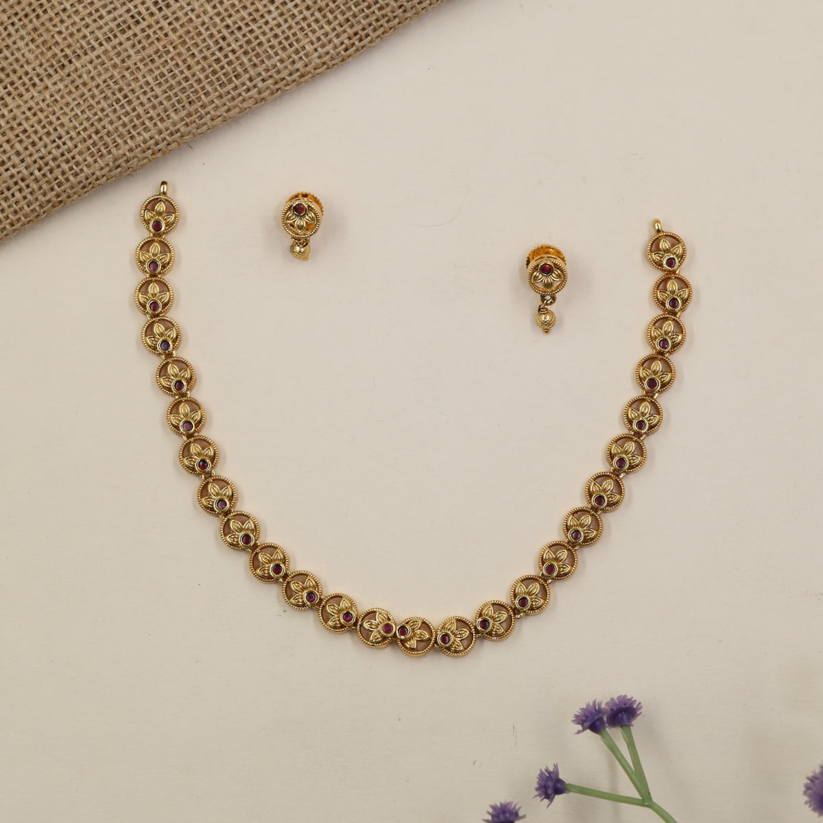 Floral link jewellery set designed with graceful curves and fine craftsmanship