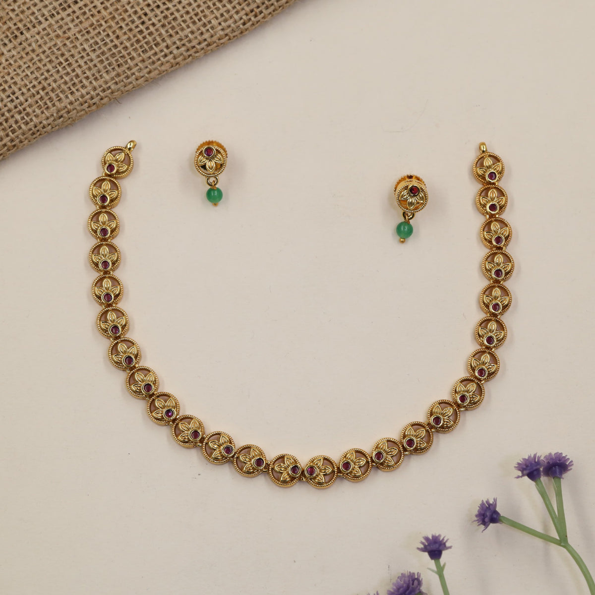 Floral link jewellery set designed with graceful curves and fine craftsmanship