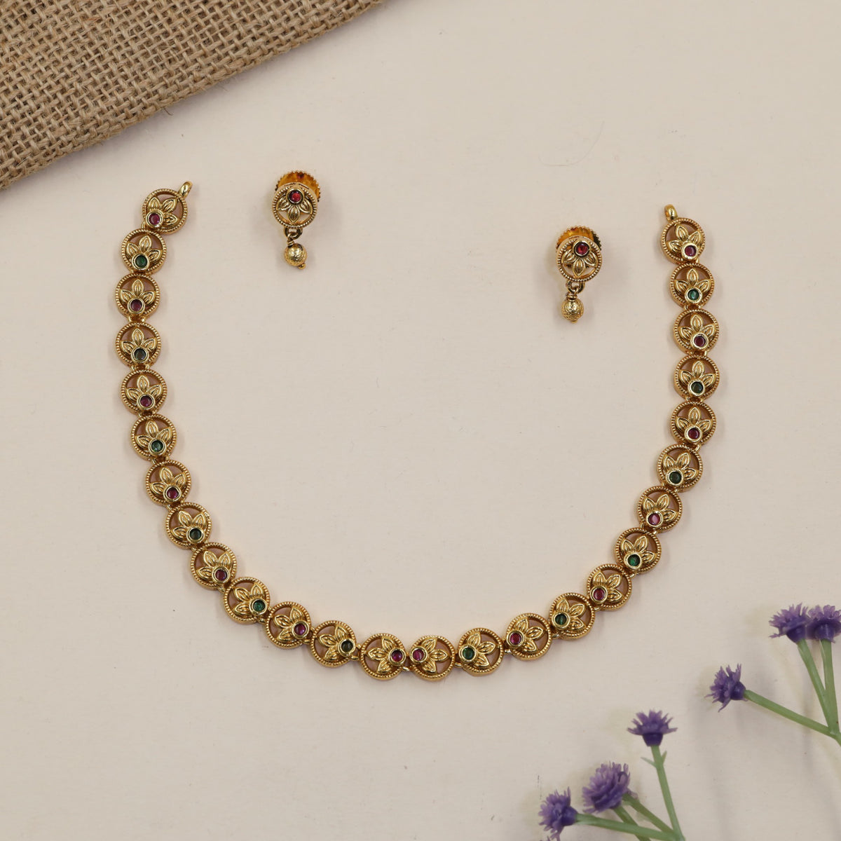 Floral link jewellery set designed with graceful curves and fine craftsmanship