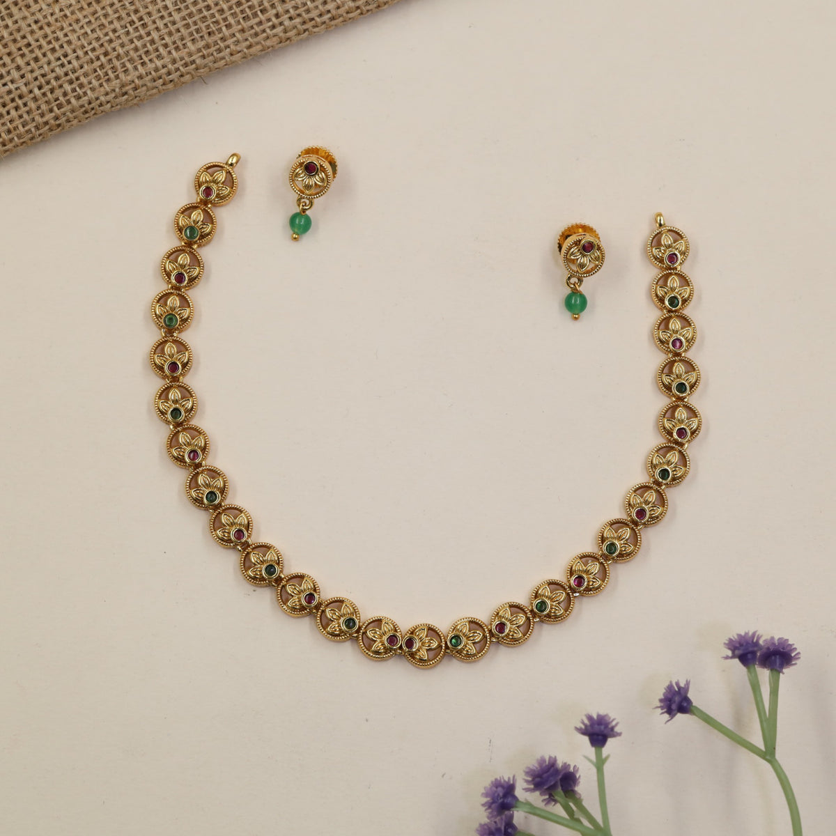Floral link jewellery set designed with graceful curves and fine craftsmanship