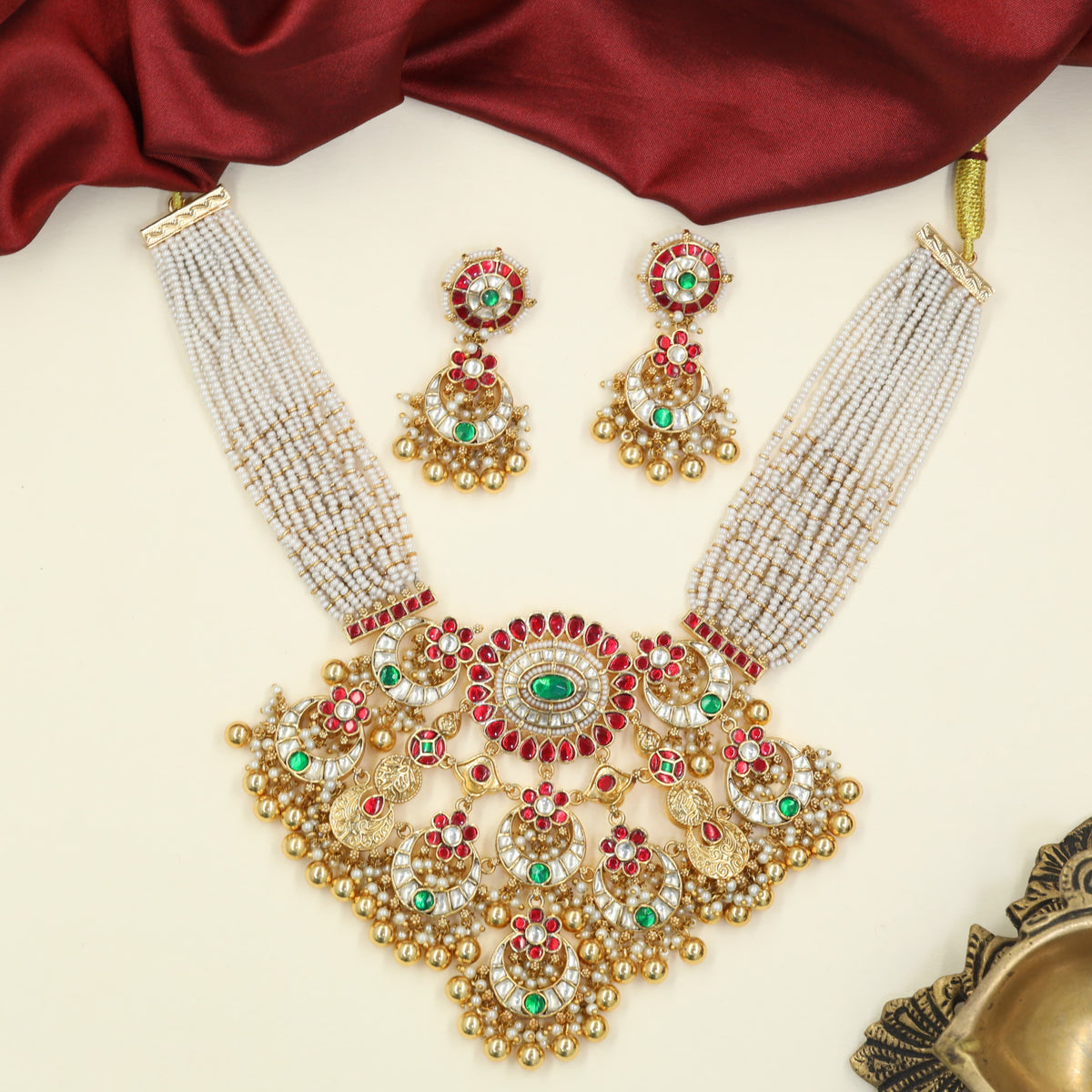 Grand occasion Jadau Beads Choker with a richly framed centrepiece