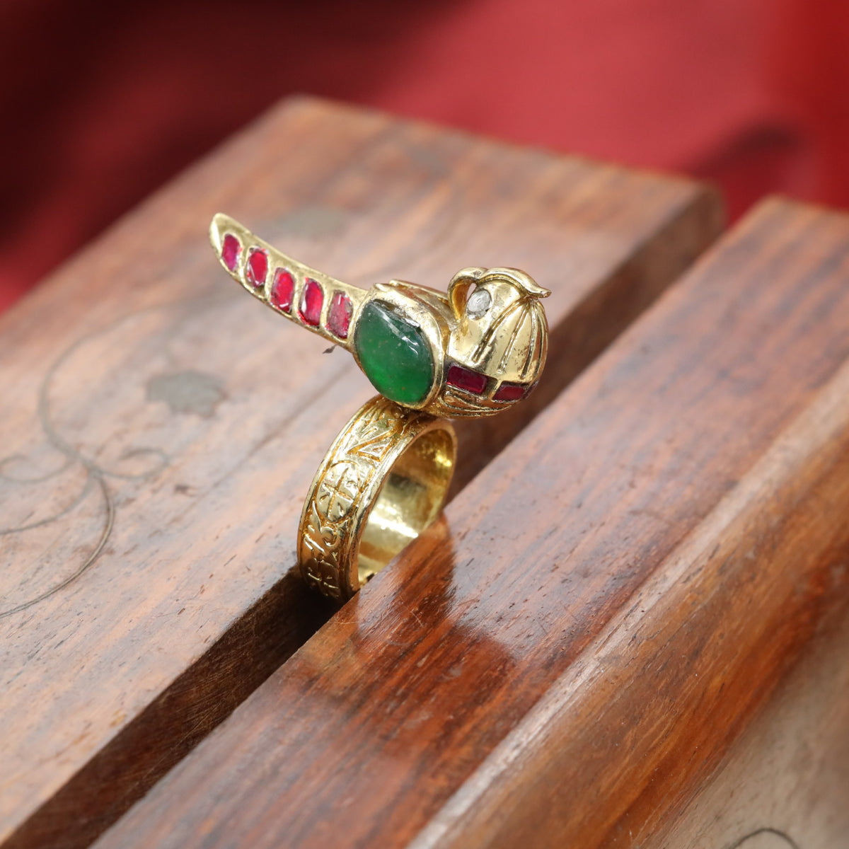 Jadau Finger Ring bringing together engraved band work and parrot detailing