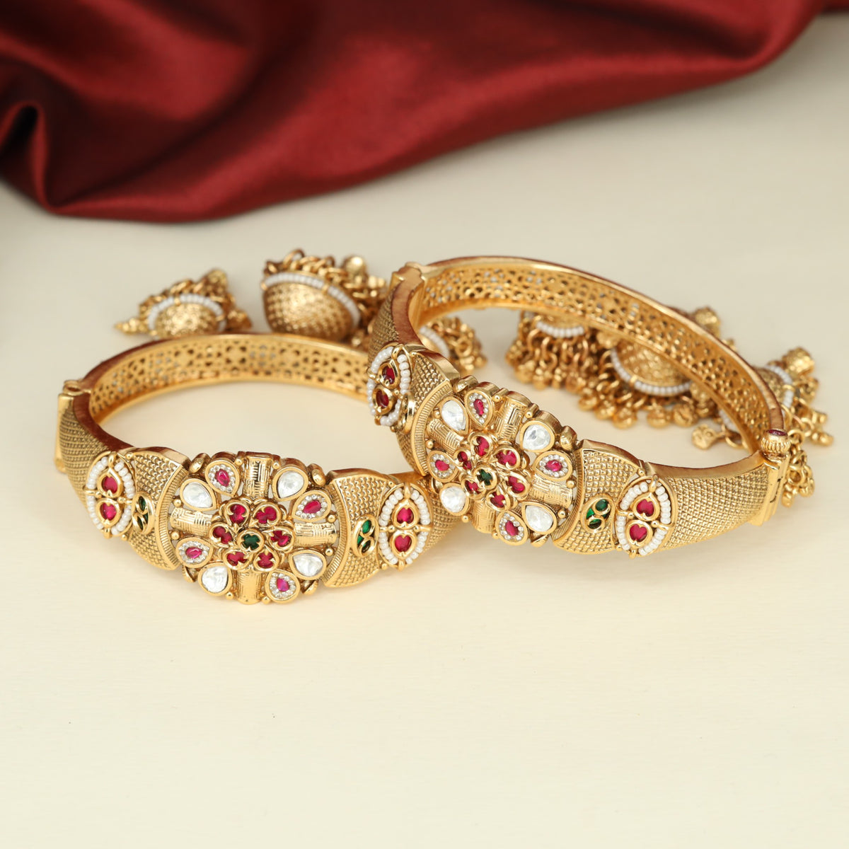 Grand Antique Bangless with Elaborate Floral Centres and Fine Textured Work