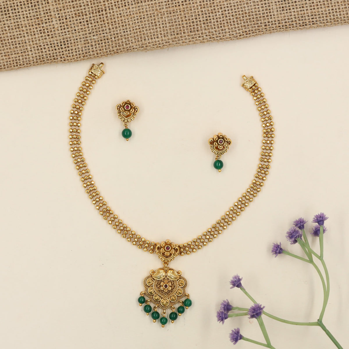 Antique Necklace with Delicate Floral Motifs and a Detailed Hanging Pendant