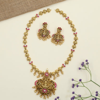 Royal Antique Long Haar featuring a prominent Lakshmi pendant