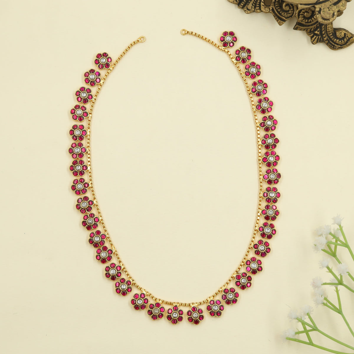 Opulent Jadau necklace presenting artistic flower arrangement