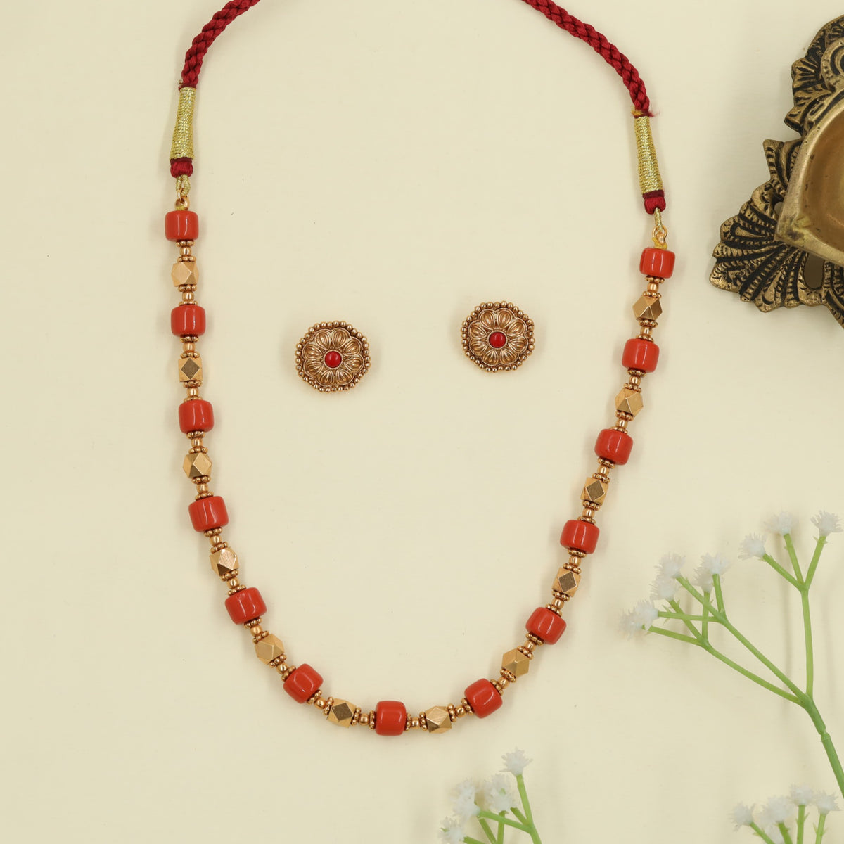 Antique Beads Necklace with simple structured bead arrangement