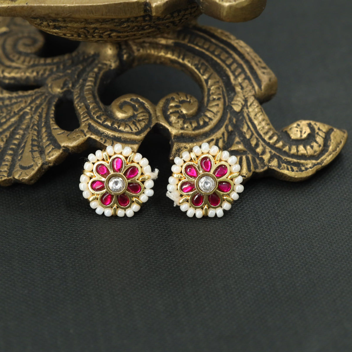 Jadau Stud with floral petal arrangement and pearl edging
