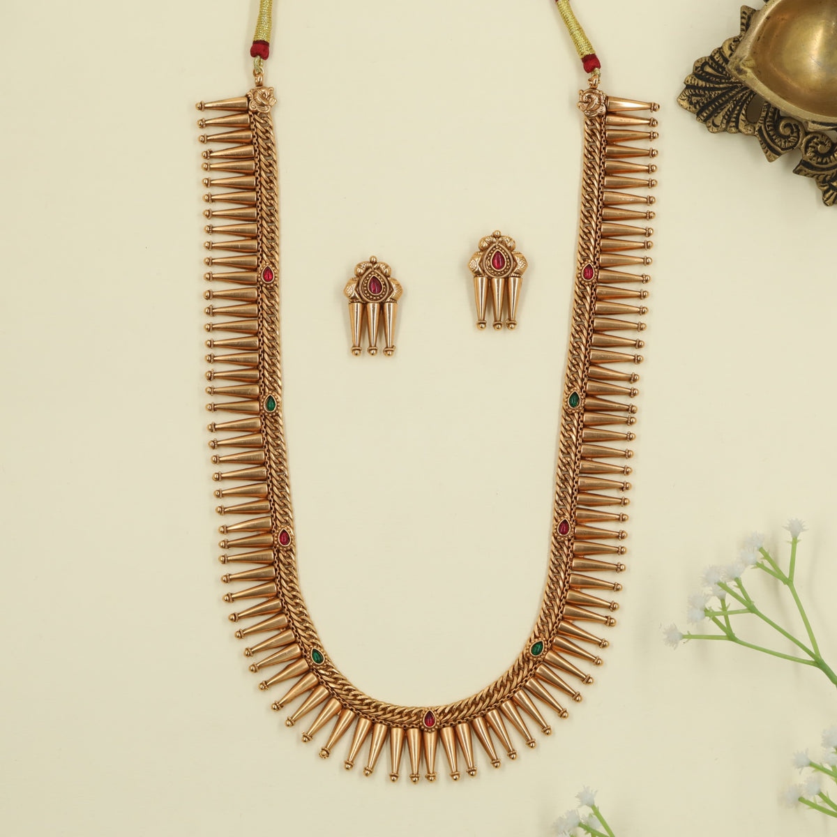Antique long haara with cone framework