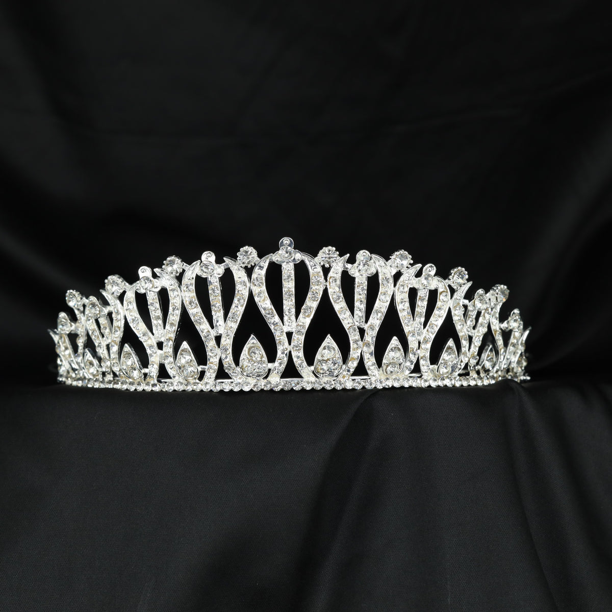 Decorative Crown Featuring Flowing Arches And Fine Detailing