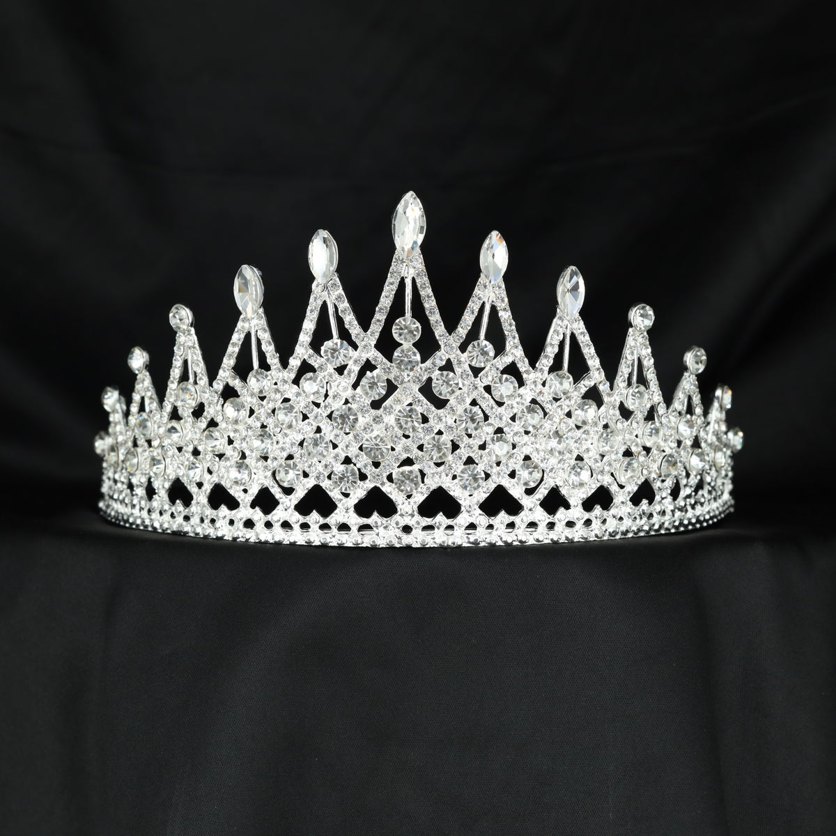 Sophisticated Crown with symmetrical arches and fine openwork