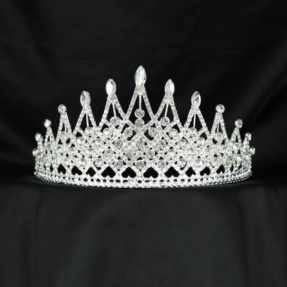 Sophisticated Crown with symmetrical arches and fine openwork